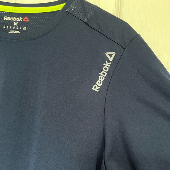 💫 2/$20 - Reebok Men’s Navy Speedwick T-shirt size M - Picture 3 of 6